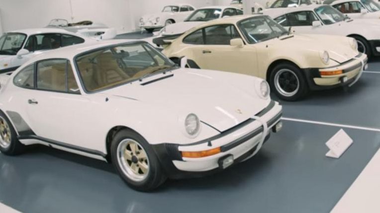 До складу експозиції входять всі покоління RS-версій Porsche 911 - фото 1