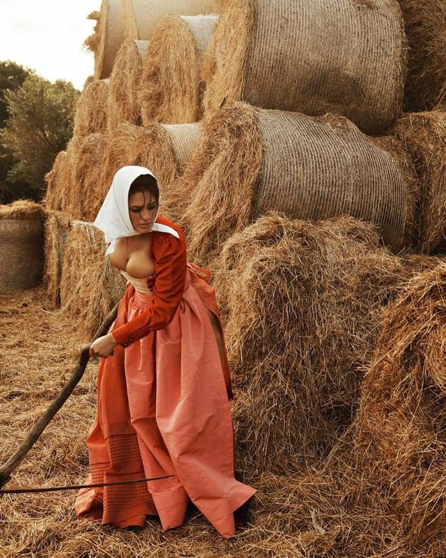 Ешлі Грем розбурхала мережу відвертою фотосесією- фото 287238
