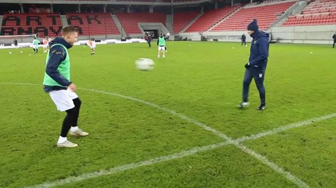 Шевченко позмагався з молодим гравцем збірної: кумедне відео