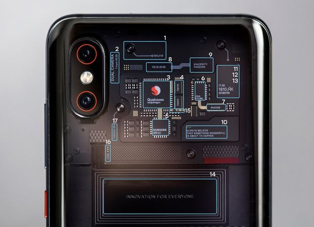 Що ховається під кришкою Xiaomi Mi8 Pro - фото 288766