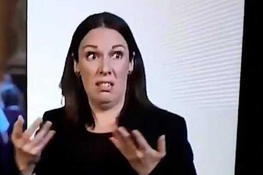 Сурдоперекладачка новин підкорює мережу - фото 1