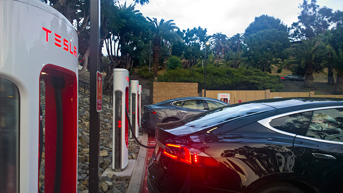 Зарядні станції від Tesla - фото 1