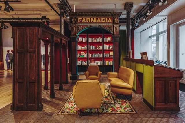 Gucci Wooster Bookstore - фото 290314