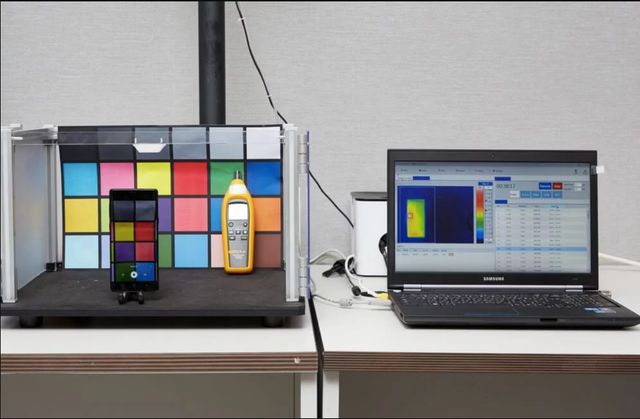 Як тестують смартфони Samsung перед стартом продажів - фото 290625