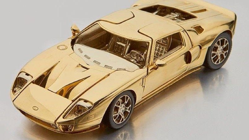 Копію Ford GT з золота виставлять на торги