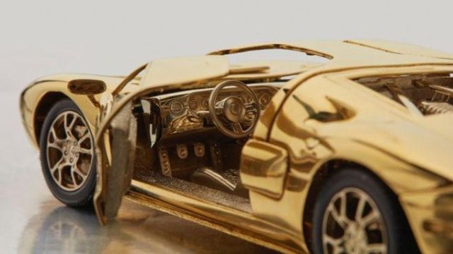 Копію Ford GT з золота виставлять на торги - фото 290658