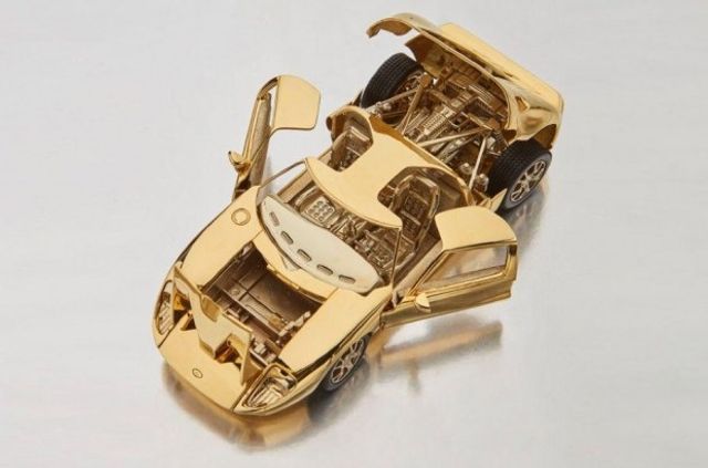 Копію Ford GT з золота виставлять на торги - фото 290659