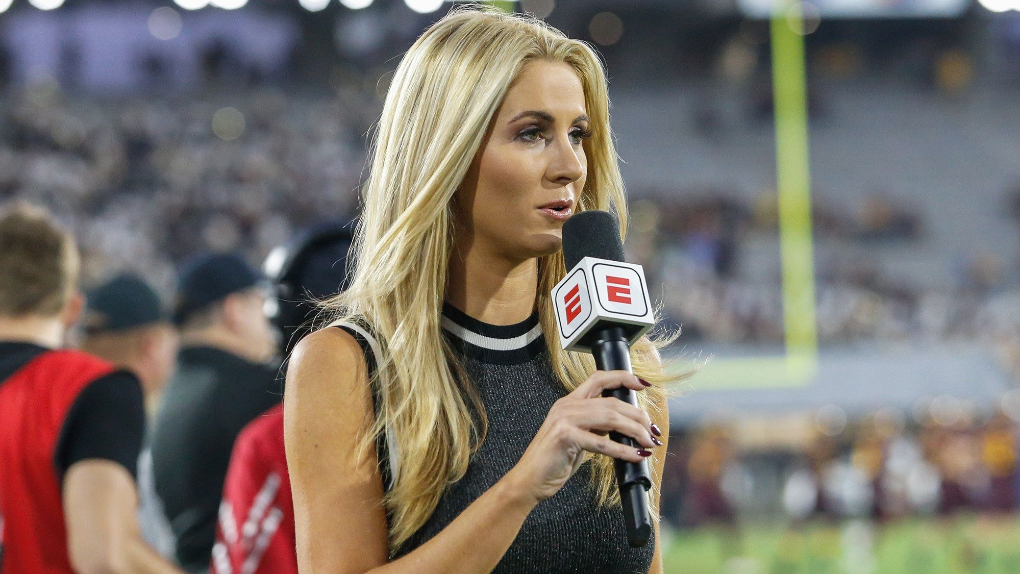 Футболіст збив з ніг журналістку, а потім запросив її на побачення