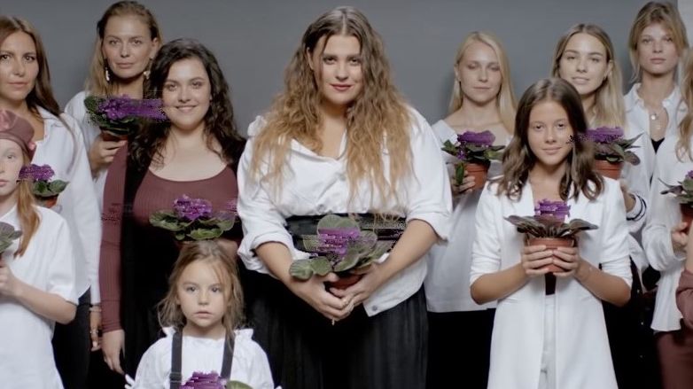 У кліпі гурту KAZKA – Плакала знайшли помилку