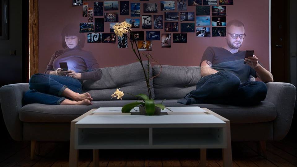 Фотограф показав, як гаджети псують наше життя