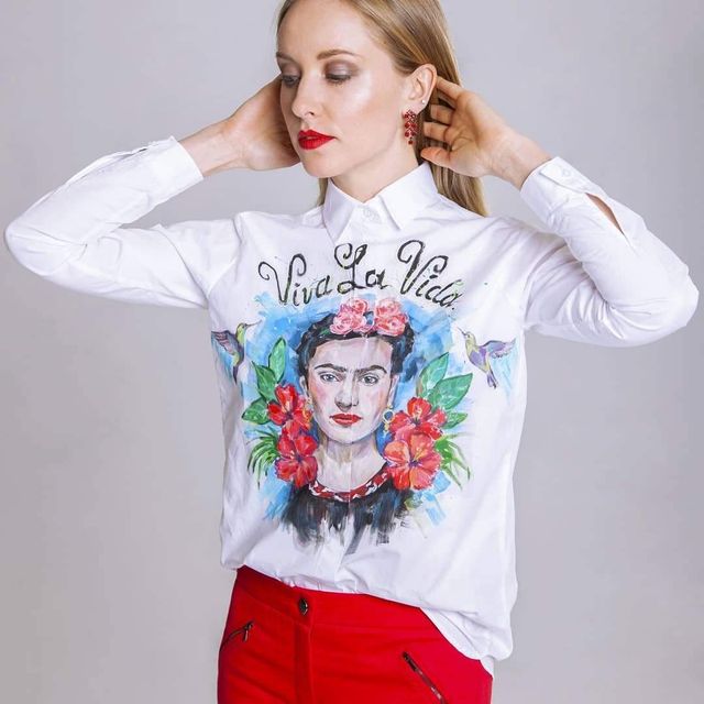 Художниця перетворює звичайний одяг на шедеври - фото 291145