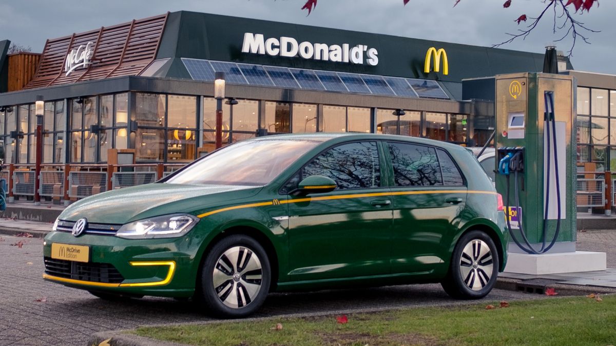 Volkswagen Golf для фанів McDonald's - фото 1