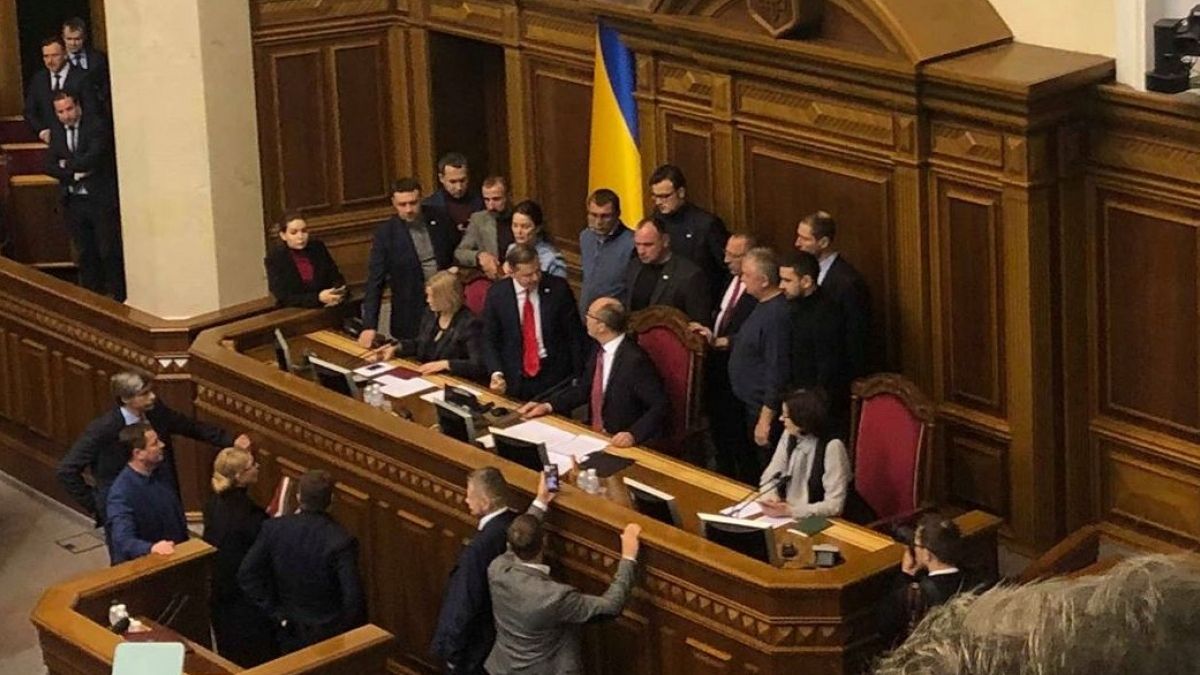 Рада запровадила воєнний стан в Україні: перші деталі