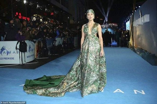 Ембер Херд покрасувалась у екстравагантному платті - фото 291574