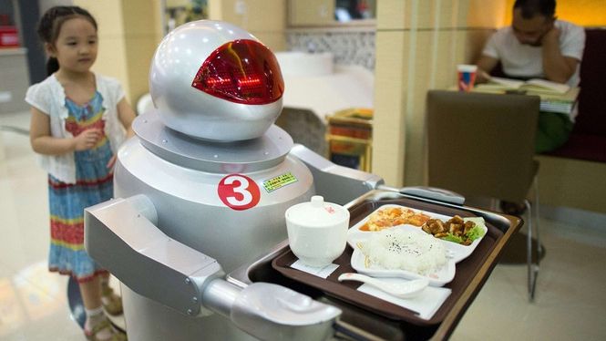 Ресторан у Непалі замінив офіціантів роботами: відео