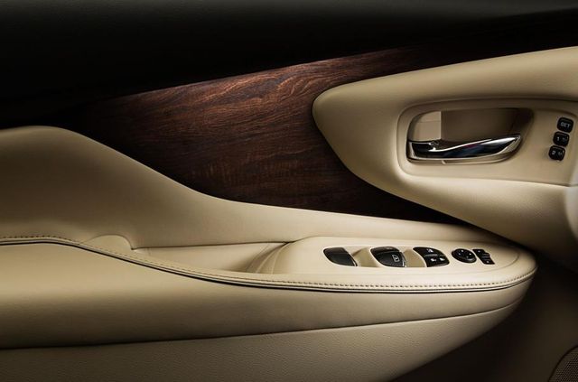 Nissan удосконалив свій популярний кросовер Murano - фото 292248