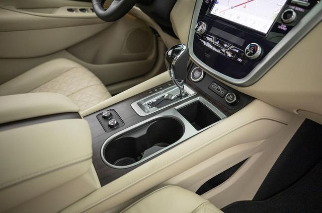 Nissan удосконалив свій популярний кросовер Murano - фото 292249