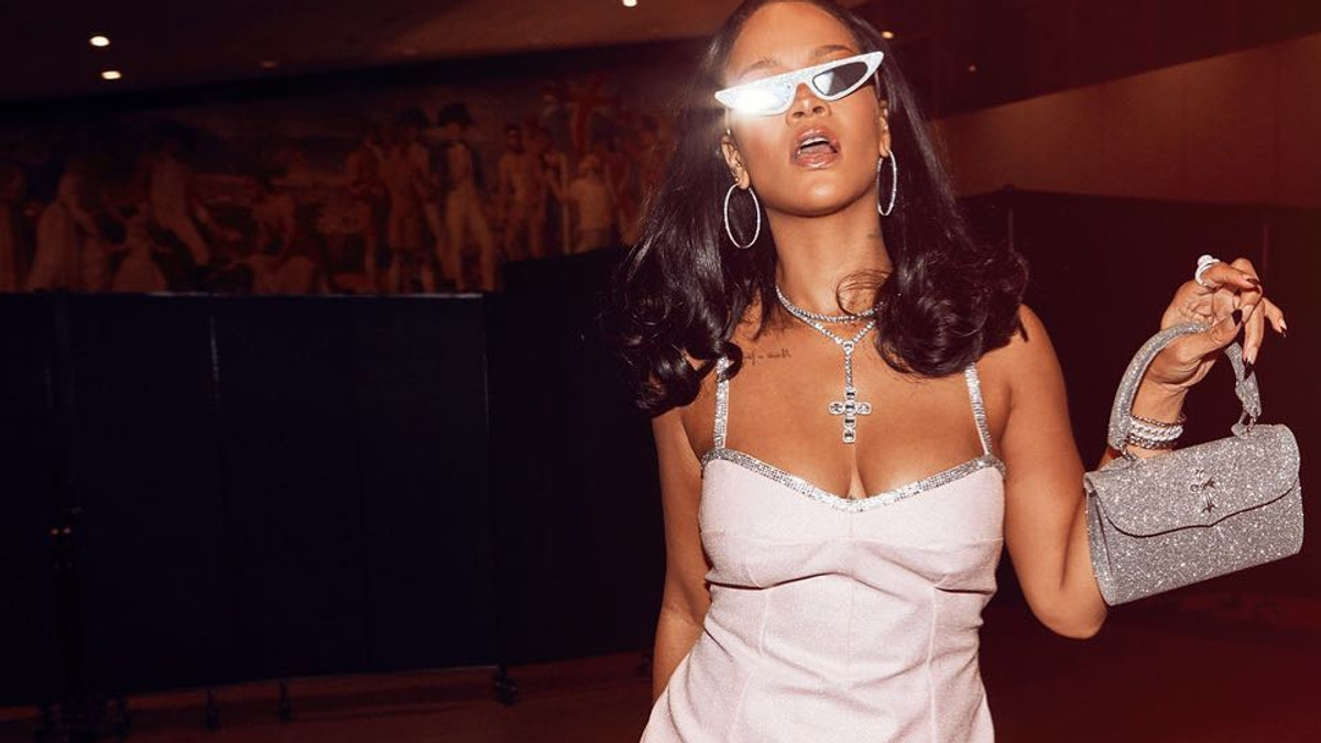 Rihanna відображена в образі міфічного персонажа - фото 1