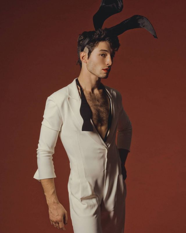 Езра Міллер знявся для PlayBoy - фото 289469