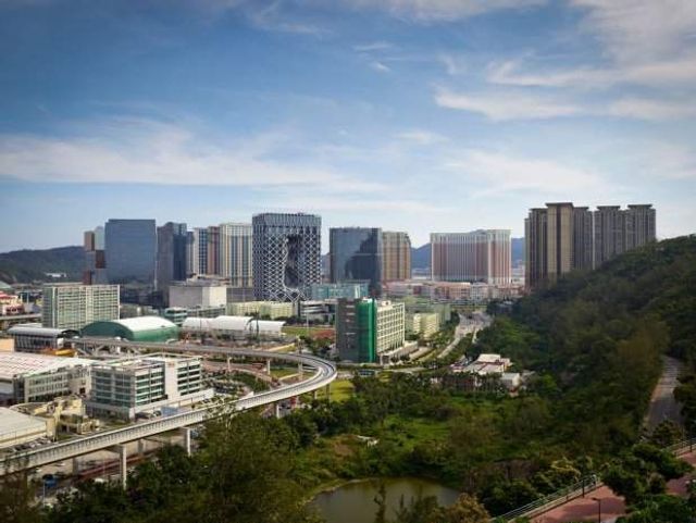 У Китаї відкрили готель за проектом Захи Хадід: вражаючі фото - фото 287093