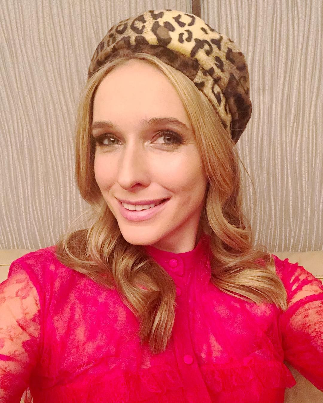 Катя Осадча показала своє дитяче фото - фото 1