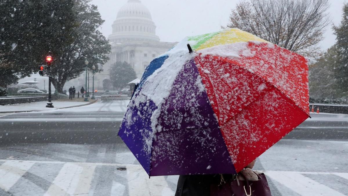 Схід США накрила снігова негода