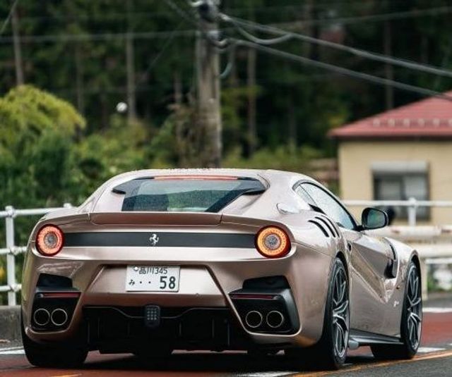 В Японії засвітився Ferrari унікального кольору - фото 287745