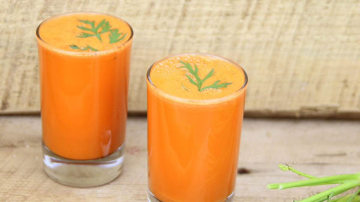 Коли хочеться чимось перекусити, випийте склянку морквяного соку - фото 1