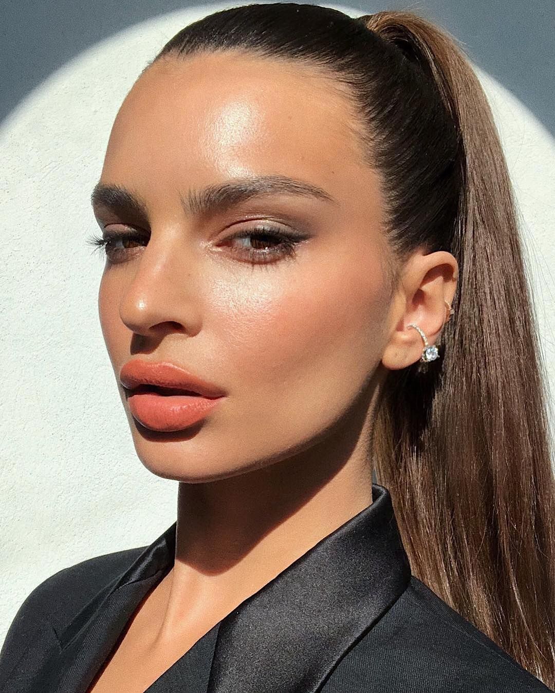 Ратажковскі розбурхала спекотним доісторичним образом