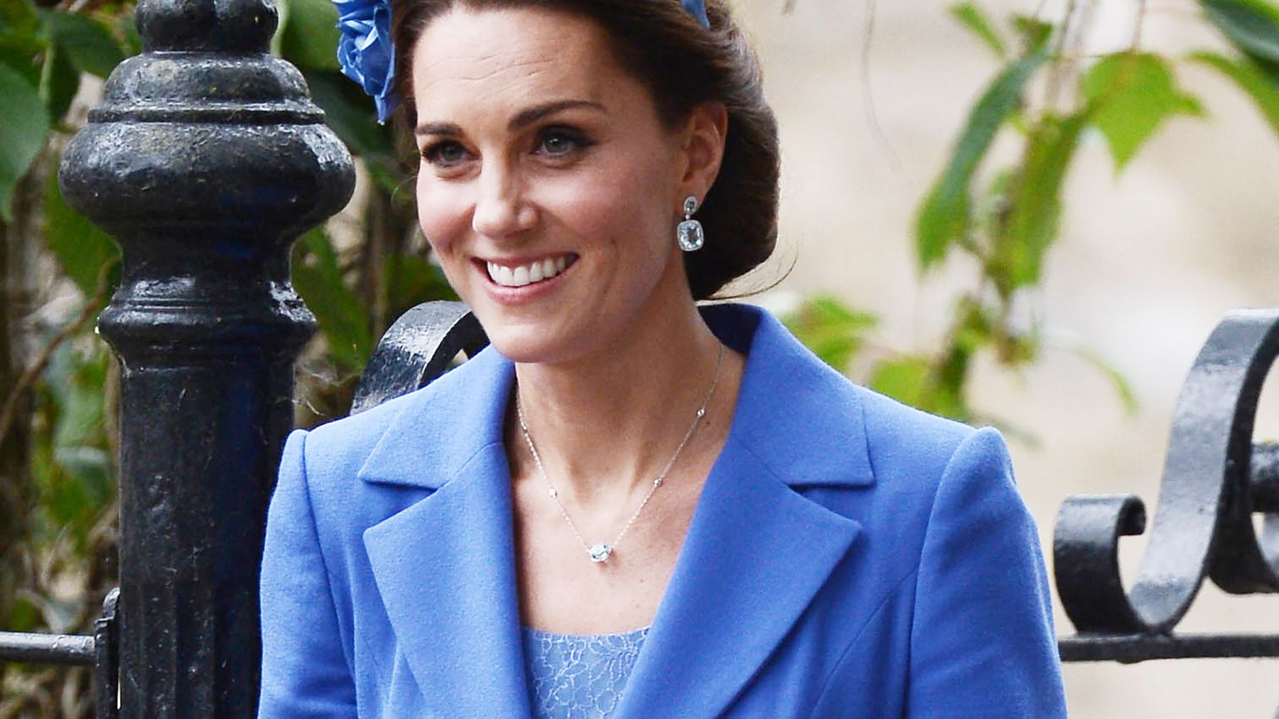 Герцогиня Кембриджська наділа плаття кольору морської хвилі - фото 1