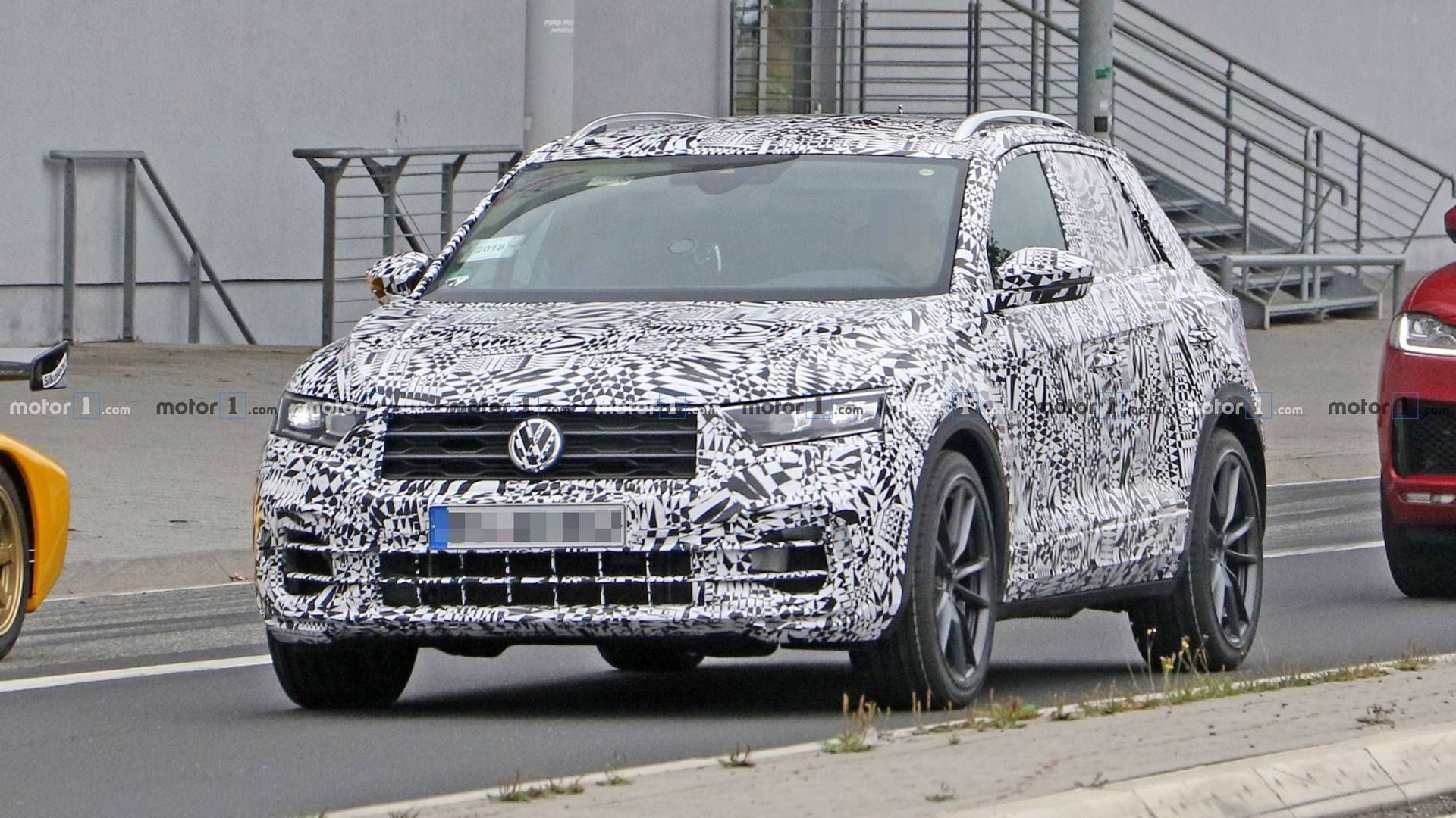 Volkswagen тестує спортивну версію нового кросовера: з'явилося відео