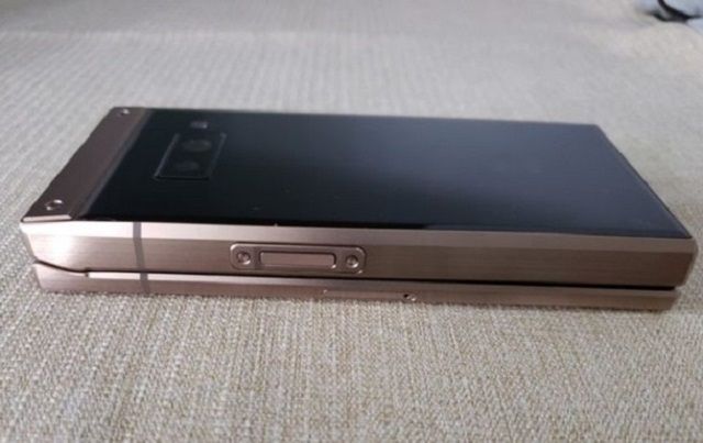 З'явилися фото люксового розкладного телефона Samsung