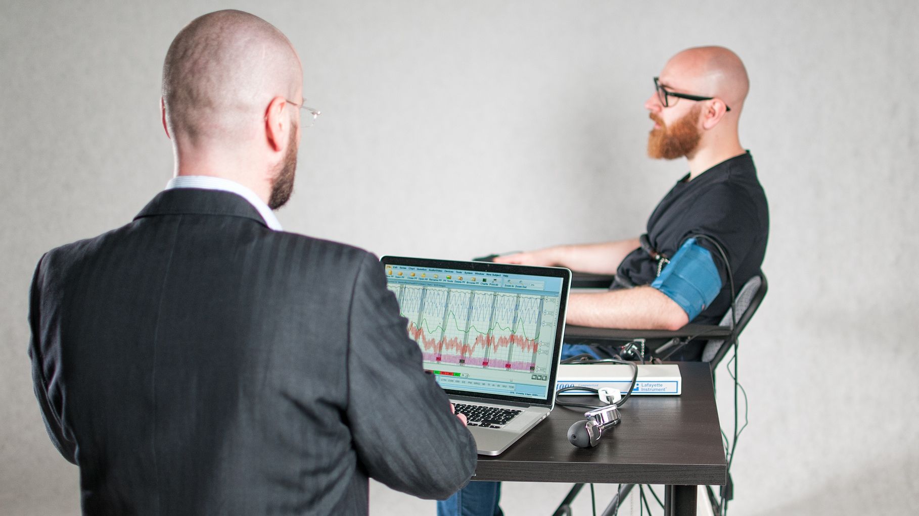 Туристів будуть перевіряти на детекторі брехні