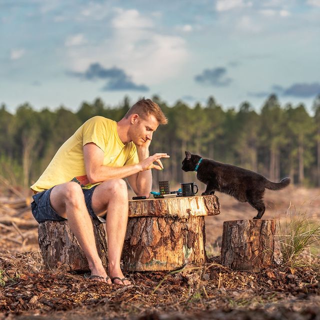 Хлопець три роки мандрує світом зі своїм котом - фото 287340