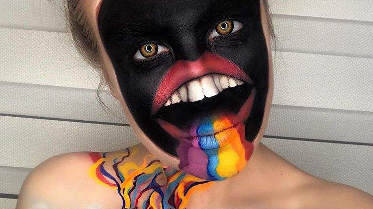 Ця дівчина малює на обличчі неймовірні ілюзії