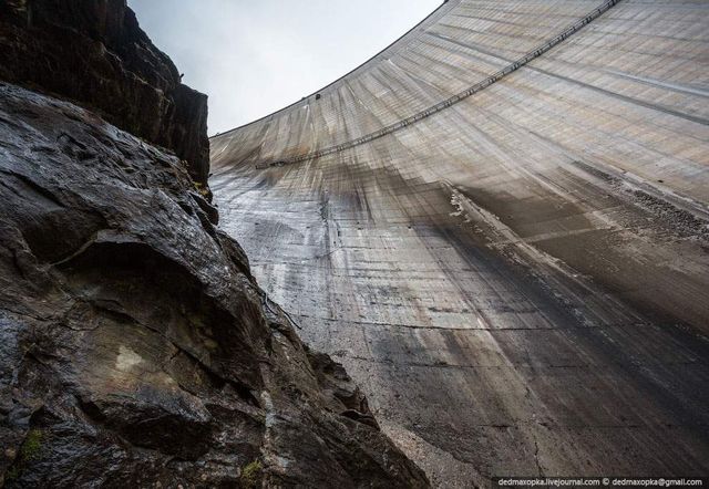 Велика гребля в альпійських горах зачарувала мережу - фото 288474