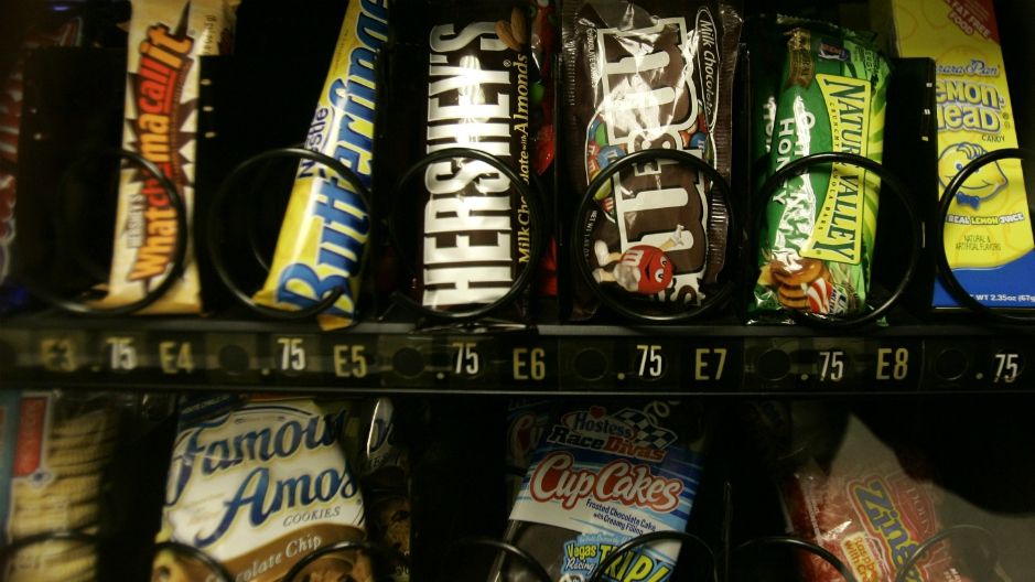 Дієтолог розповіла, чи корисна шкільна їжа з автоматів