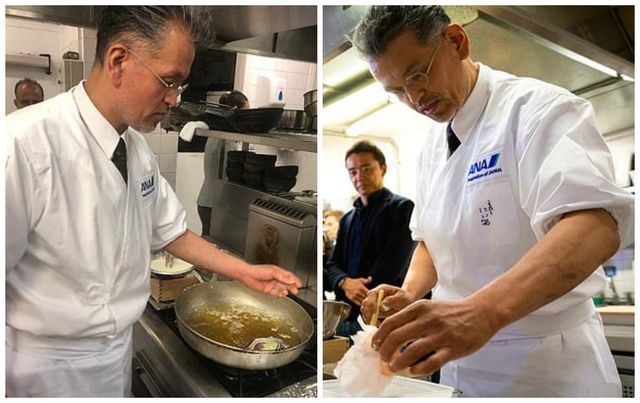 Кухар занурює руки в розпечену олію - фото 287376