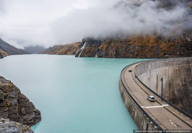 Велика гребля в альпійських горах зачарувала мережу - фото 288464