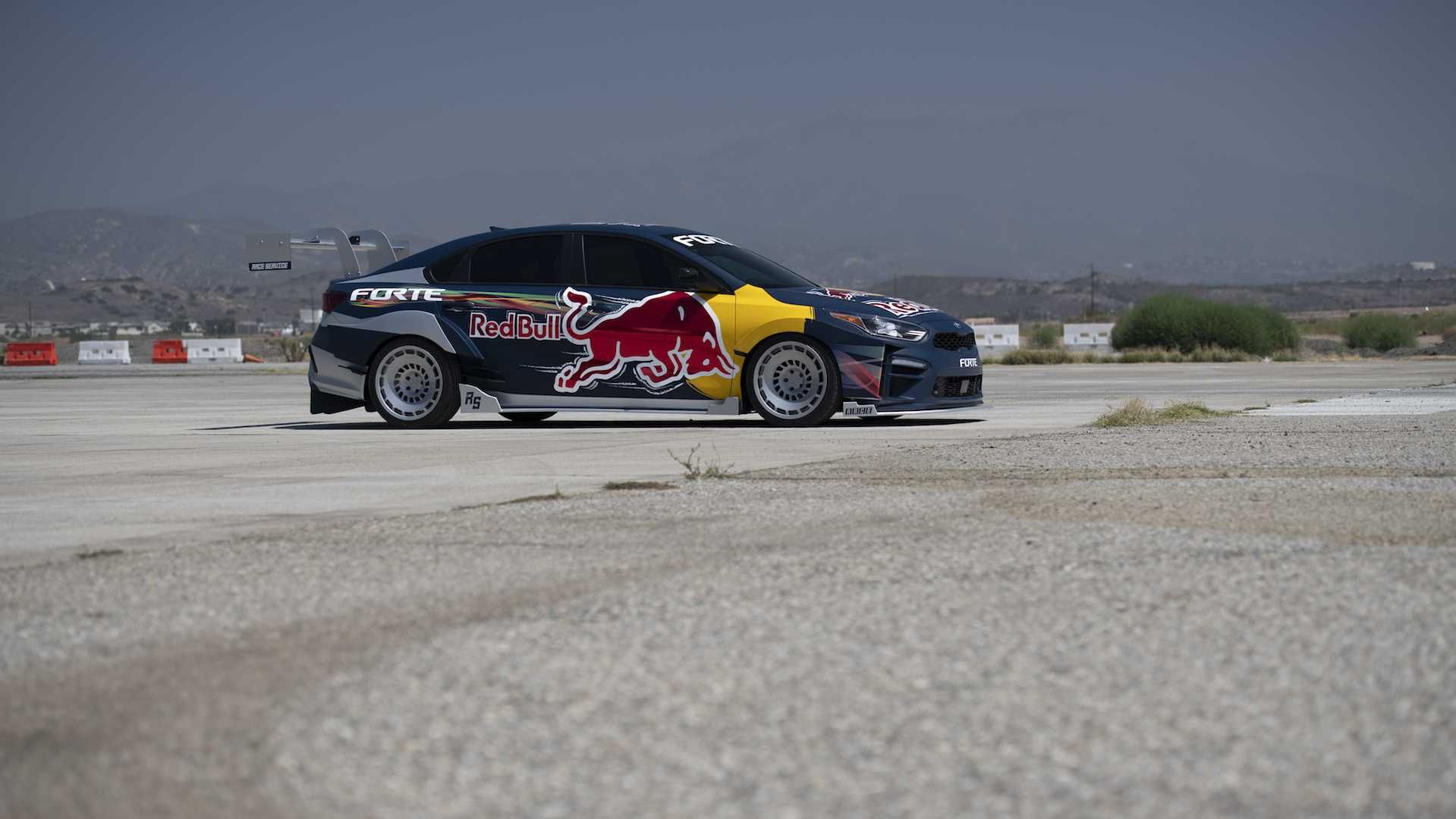 Презентовано дрифт-версія седана Kia Cerato