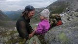 Ця 3-річна донечка підкоряє норвезькі гори разом зі своїм татусем