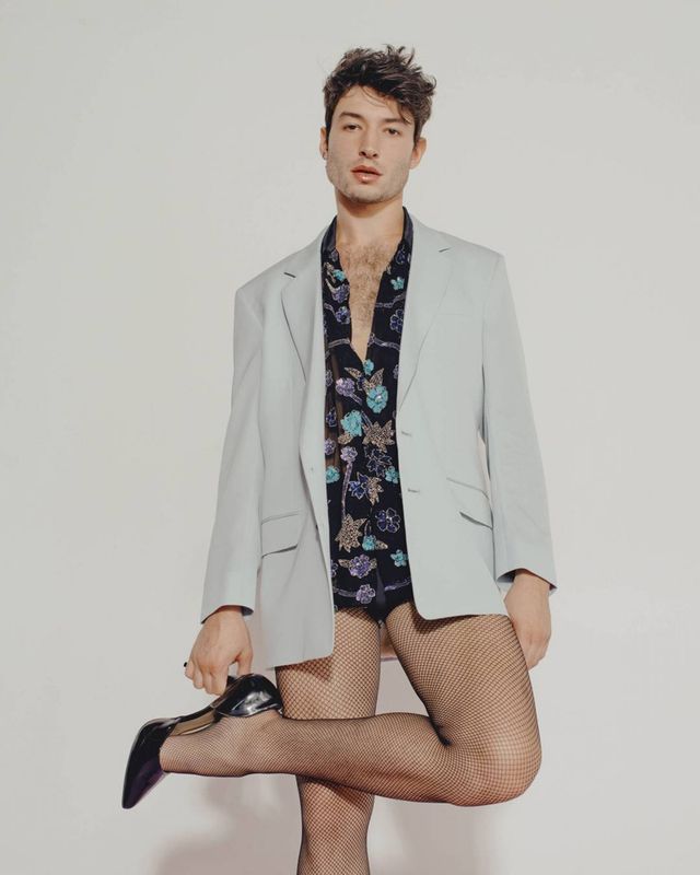 Езра Міллер знявся для PlayBoy - фото 289477