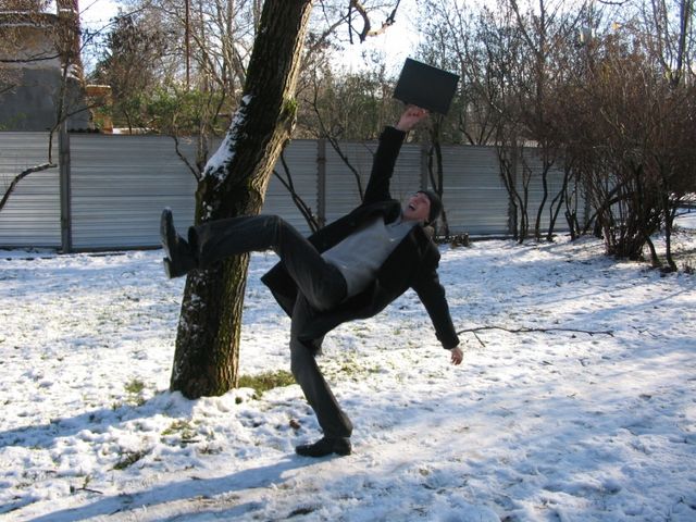 Падаємо на сідниці - фото 289154