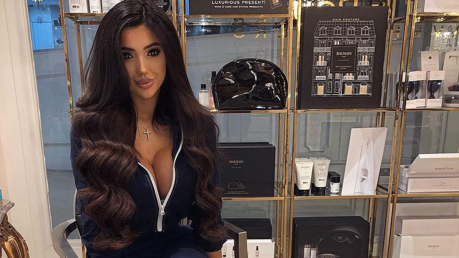 Зірка Playboy Хлоя Кхан здивувала чудернацьким нарядом