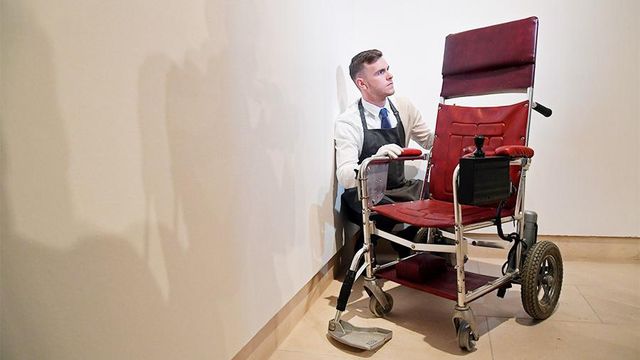 Інвалідне крісло Стівена Хокінга - фото 287577