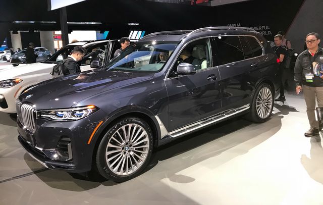 Новий BMW X7 виявився просто величезним- фото 292697