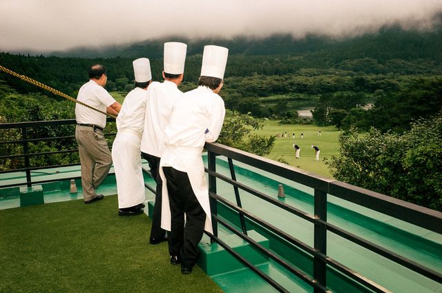 Незвичайні моменти щоденного життя в Японії: яскраві фото - фото 292813