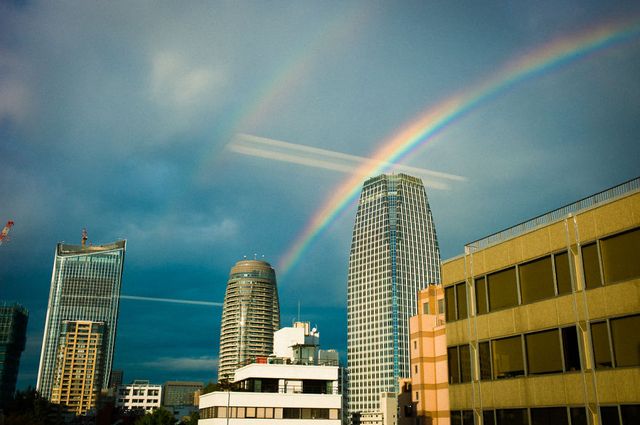 Незвичайні моменти щоденного життя в Японії: яскраві фото - фото 292827