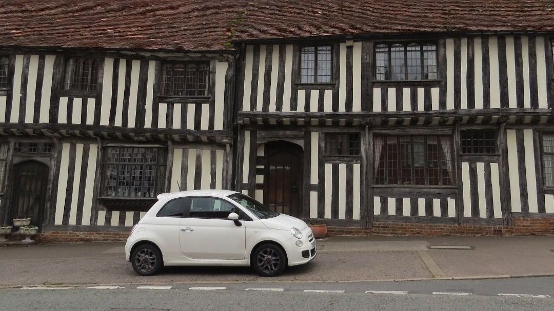 Перфекціоністи б плакали: як виглядає криве селище в Англії