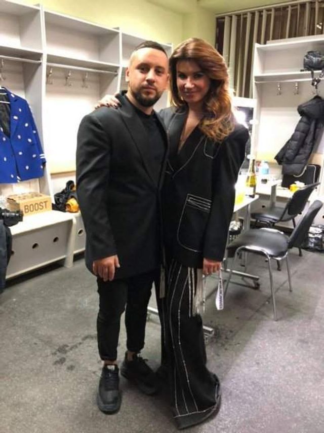 MONATIK потішив фанатів ніжними фото з дружиною- фото 293014